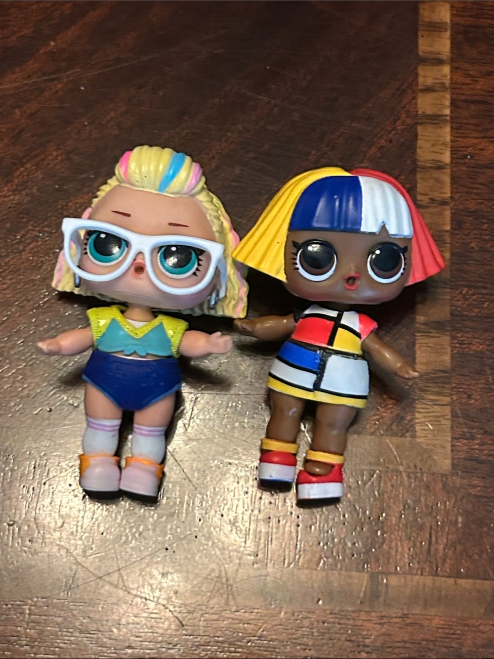 L.O.L. Surprise! Two Dolls with Rainbow Hair and Colorblock Outfit